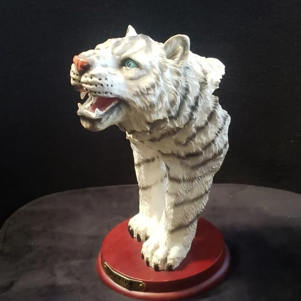 Vintage Classic Wildlife Collection Resin Siberian Tiger Figurine Wood Base